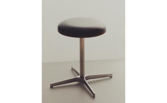 TABOURET EN CUIR ET ACIER INOXYDABLE