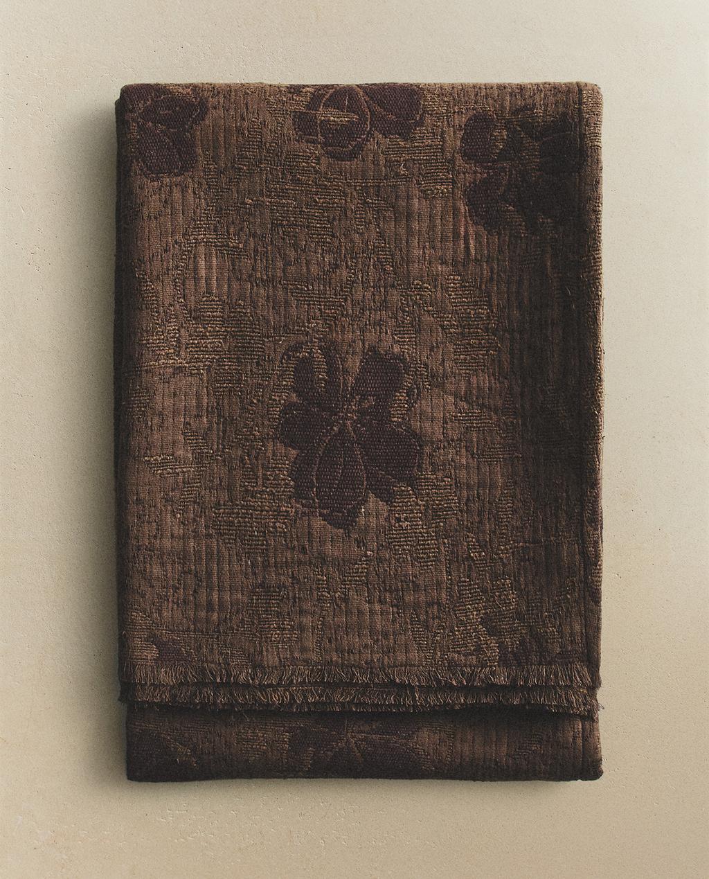 FLORAL JACQUARD THROW