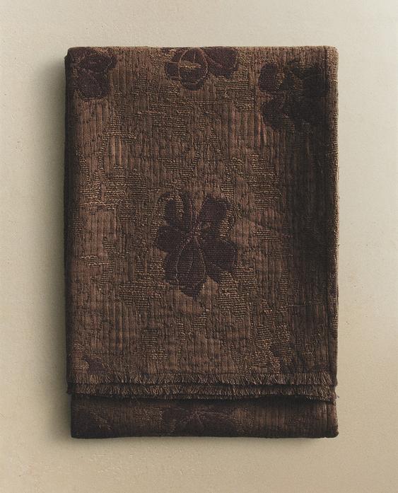 FLORAL JACQUARD THROW