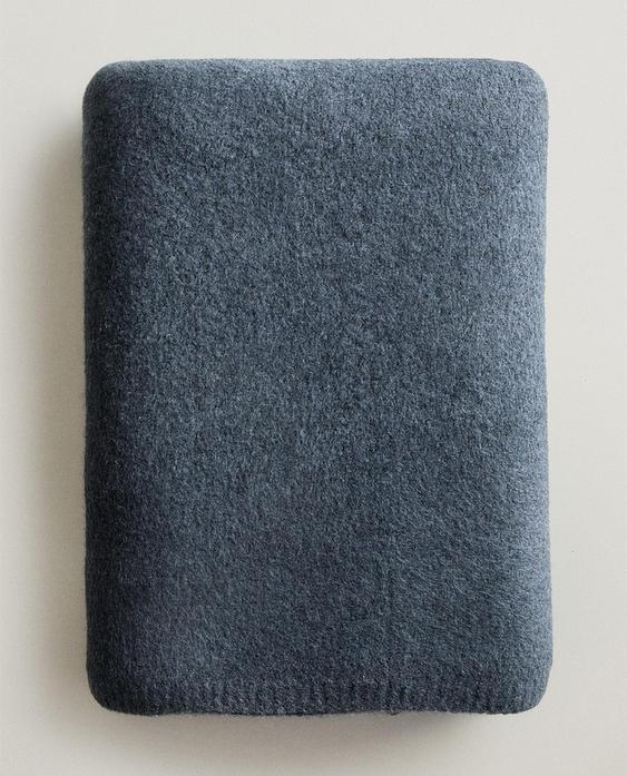KNIT THROW