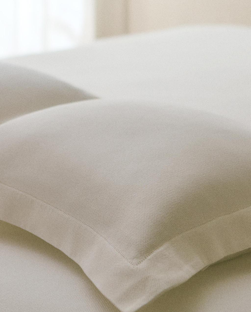 PIQUÉ CUSHION COVER WITH HEMSTITCHING