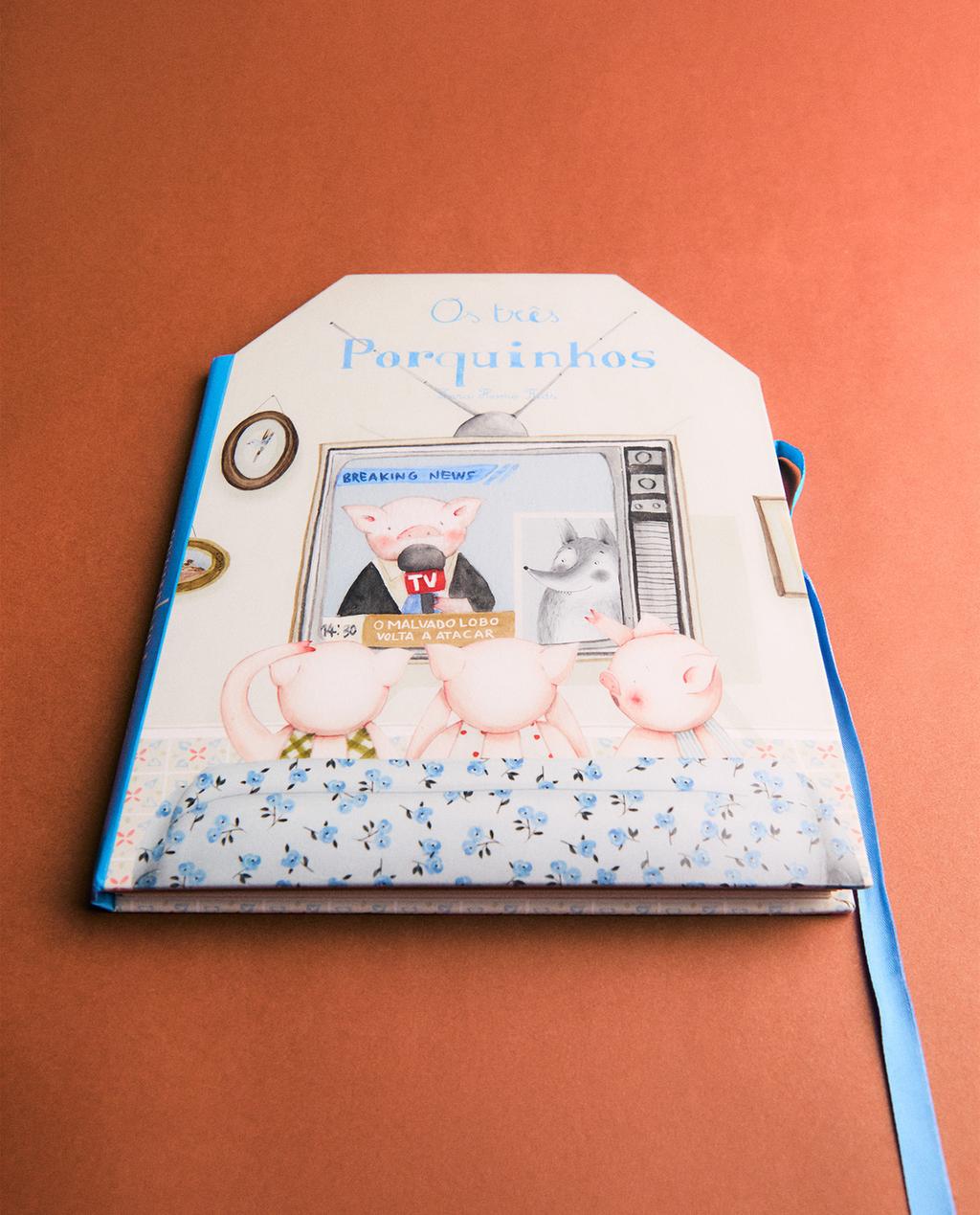 THE THREE LITTLE PIGS BOOK (PORTUGUESE)