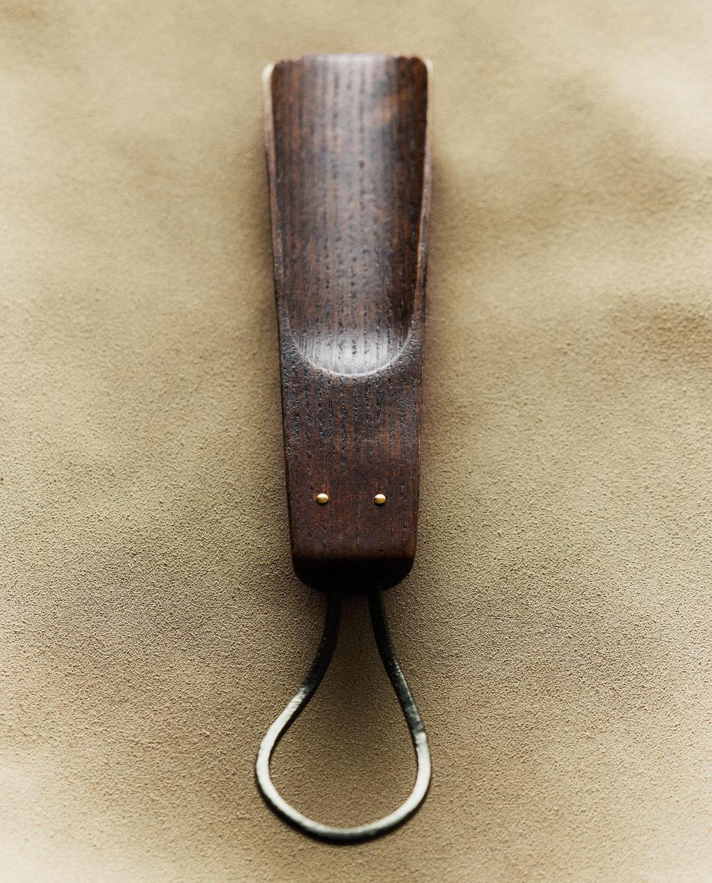 WOODEN SHOEHORN WITH CORD