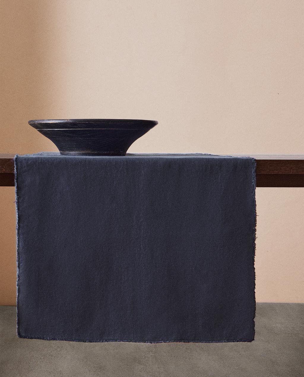 TABLE RUNNER 01
