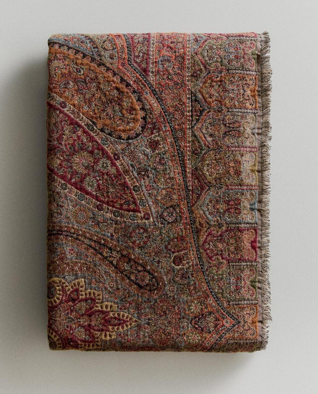 PAISLEY JACQUARD BLANKET
