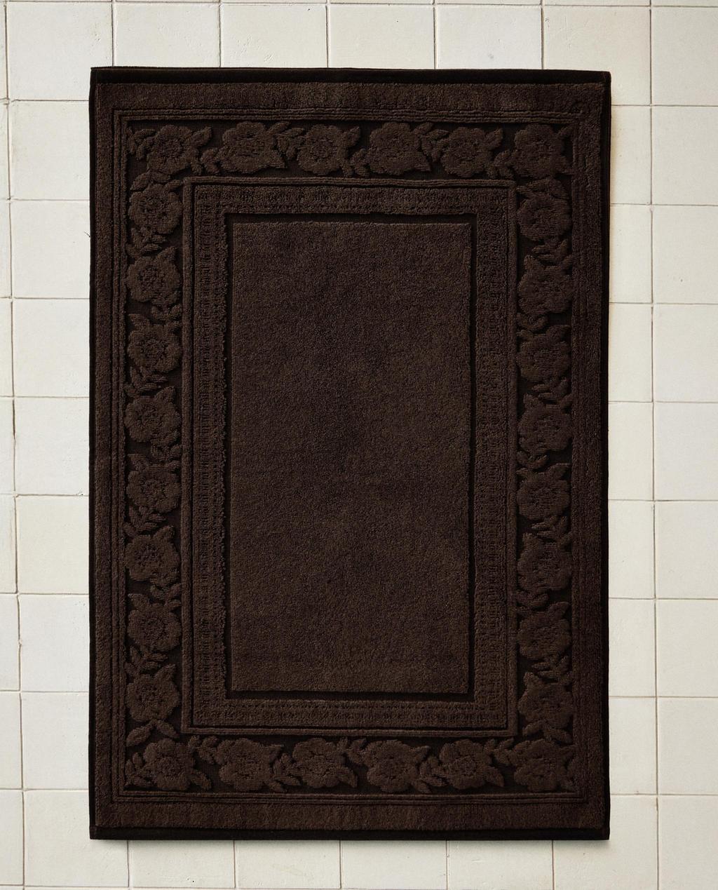 TOALHA DE PISO COM JACQUARD DE VELUDO