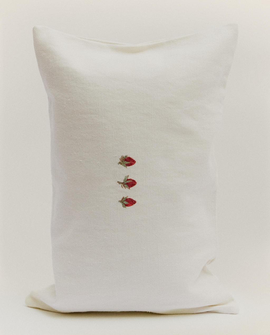 FUNDA COJÍN FRESAS
