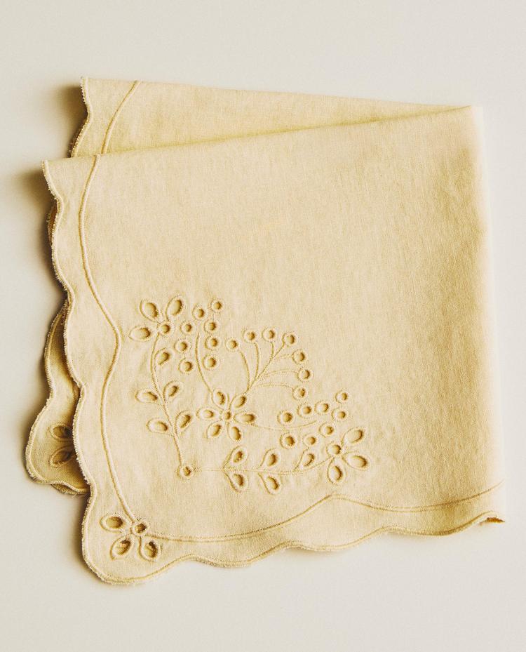 フローラル刺繍リネン テーブルナプキンセット（2枚組）