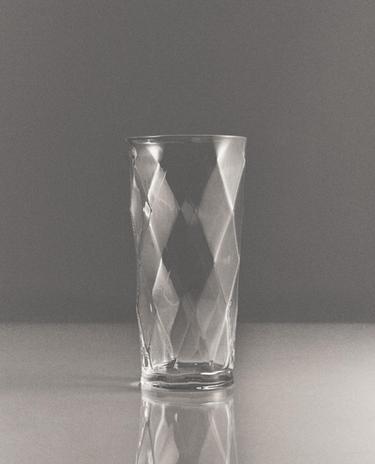 DECORATIVE TALL GLASS VASE