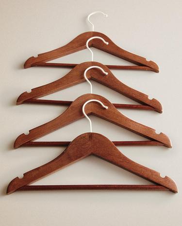 LOT DE 3 CINTRES BÉBÉ EN BOIS AVEC BARRE