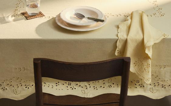 LINEN TABLECLOTH WITH CUTWORK EMBROIDERY