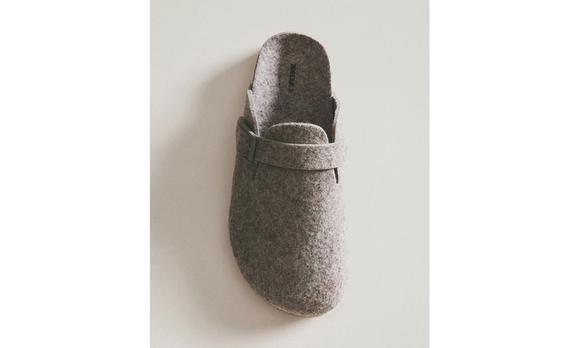 BUCKLED FELT MULE CLOG SLIPPERS