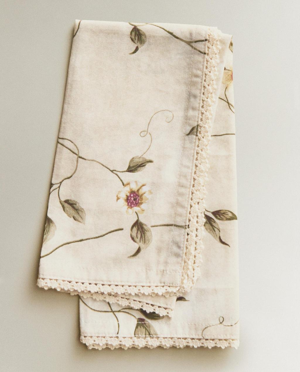 PACK SERVILLETAS ESTAMPADO FLORAL Y PUNTILLA (JUEGO DE 2)