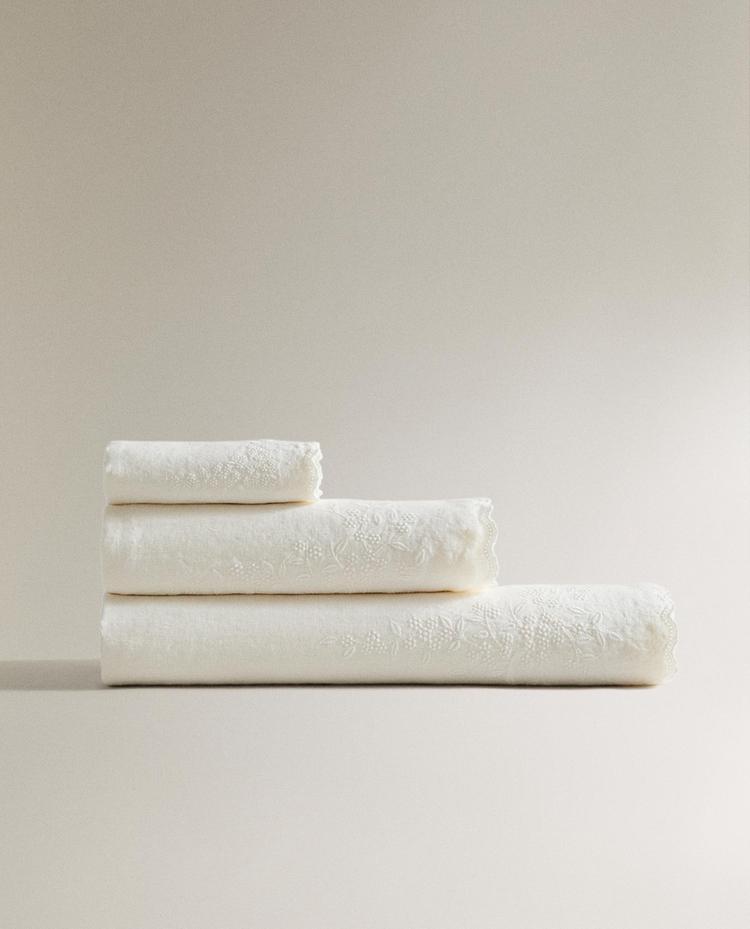 EMBROIDERED LINEN TOWEL