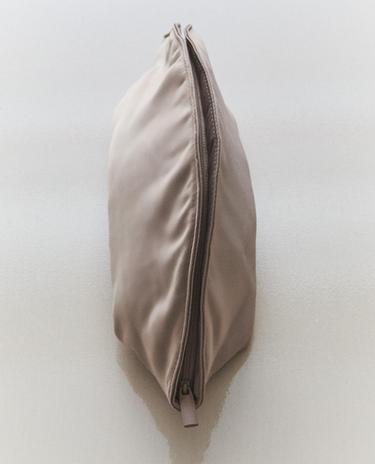 SATEEN CRESCENT MOON WASH BAG