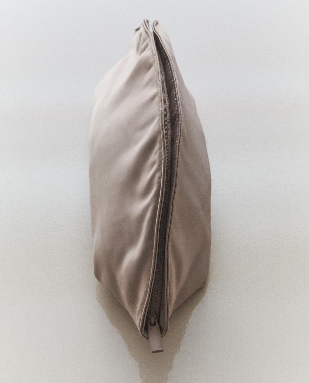 SATEEN CRESCENT MOON WASH BAG