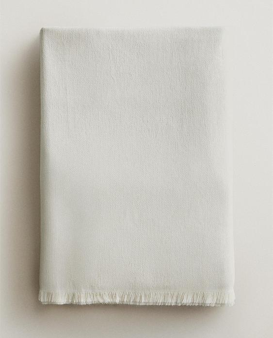 PLAIN MULTIPURPOSE THROW