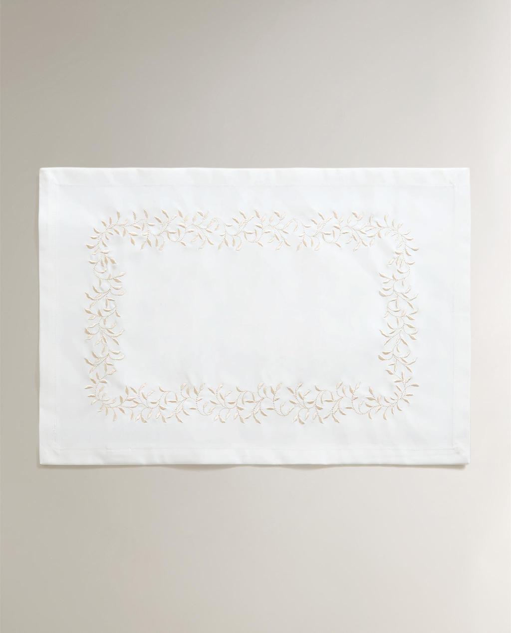 حزمة فوط مائدة ساتان مطرزة (حزمة 2 قطعة)