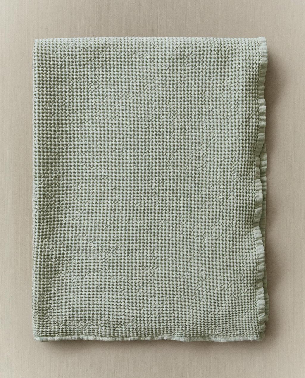 TEXTURED WAFFLE-KNIT BATH TOWEL