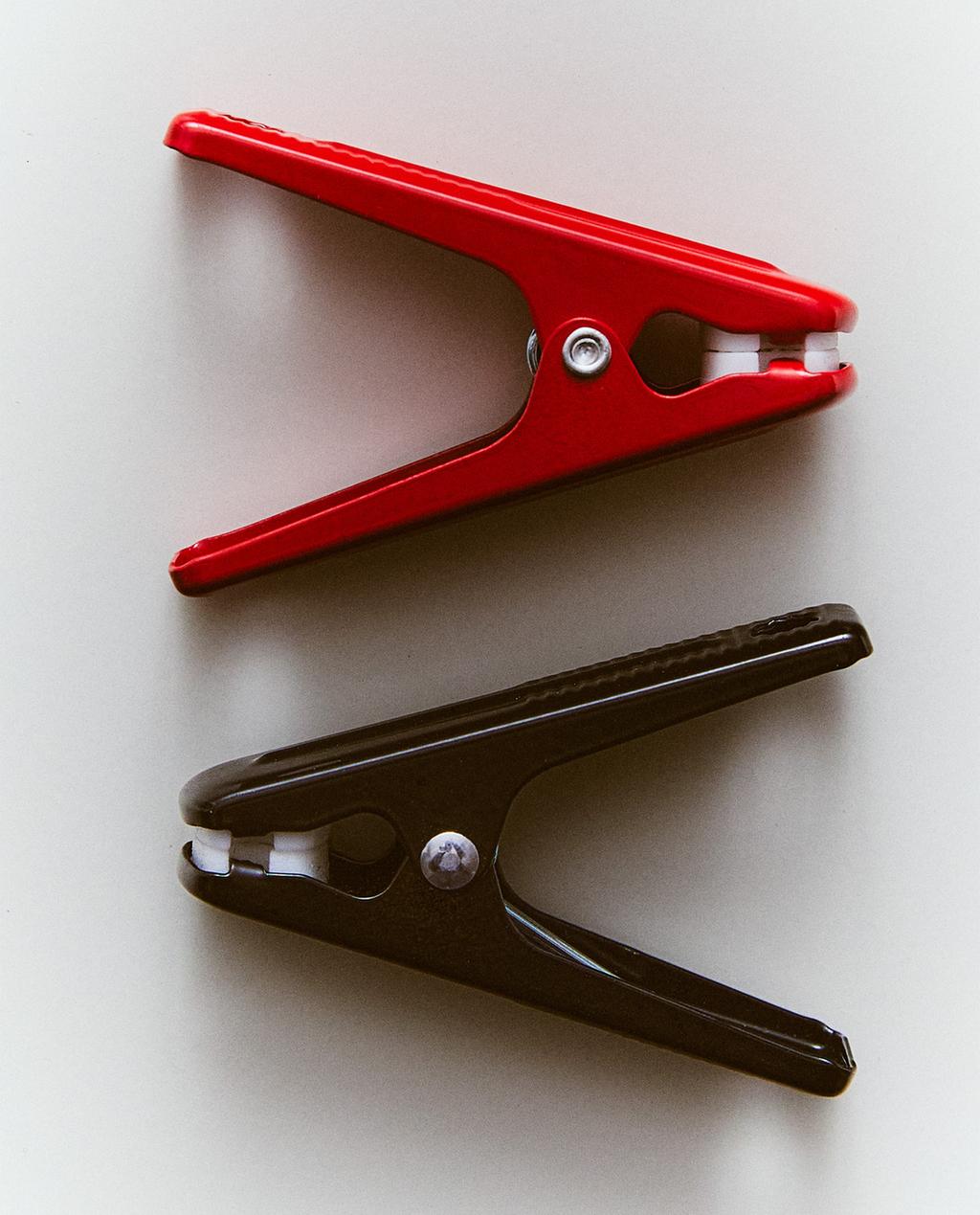 PACK OF METAL CLOTHES PEGS (PACK OF 20)