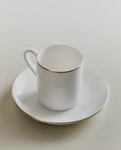 KAFFEETASSE UND UNTERTASSE AUS KNOCHENPORZELLAN MIT RAND