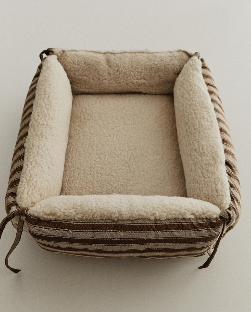 STRIPED FAUX-SHEEPSKIN PET BED