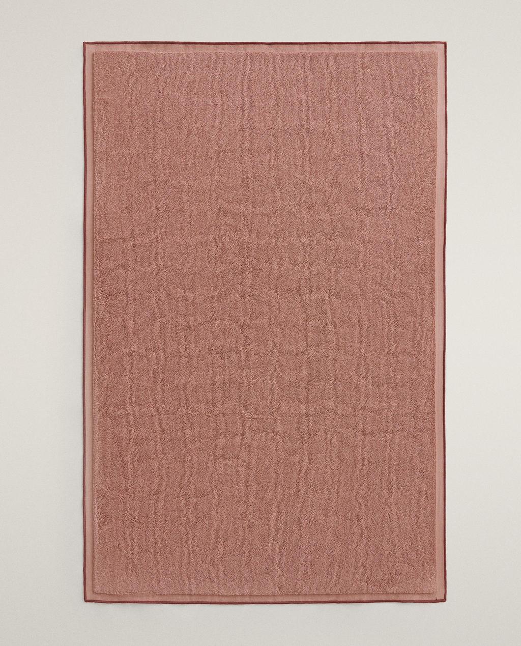 COTTON BATH MAT WITH OVERLOCK