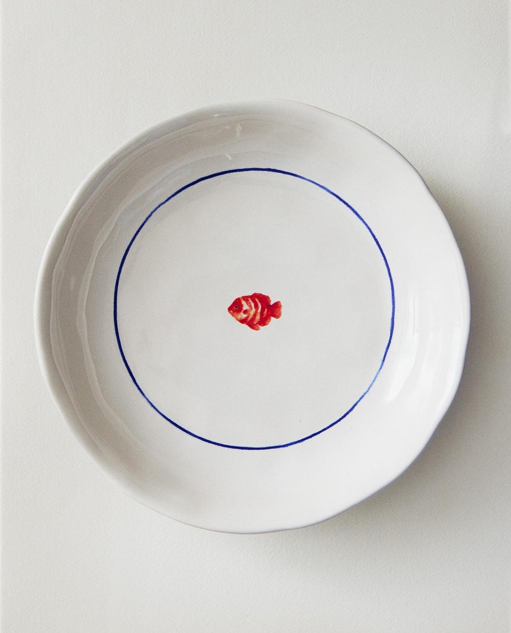 TIEFER TELLER AUS STEINGUT MIT FISCHMOTIV