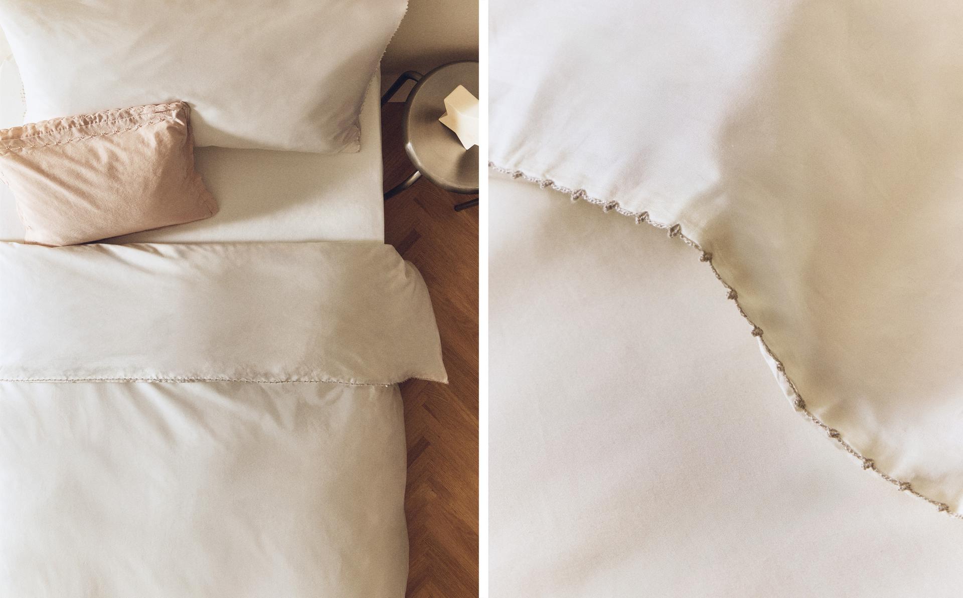 PÅSLAKAN FÖR BARN MED BRODERAD KANT