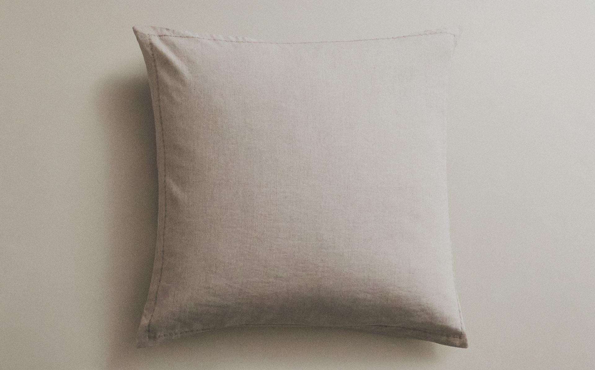 SARUNG BANTAL SELIMUT TEBAL LINEN EMPUK MOTIF TITIK