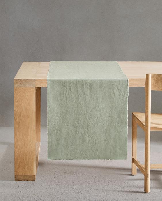 TABLE RUNNER 01
