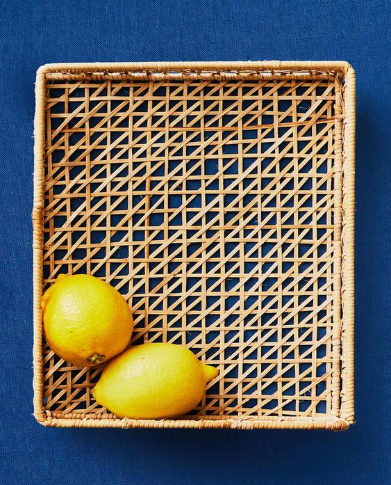 VASSOIO IN RATTAN INTRECCIATO