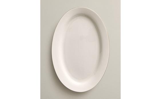 PLATOU OVAL BONE CHINA CU MUCHIE DECORATIVĂ