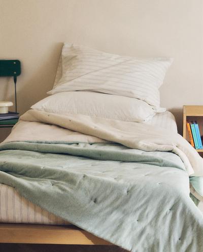 KIDS’ REVERSIBLE JERSEY FABRIC QUILTED BEDSPREAD
