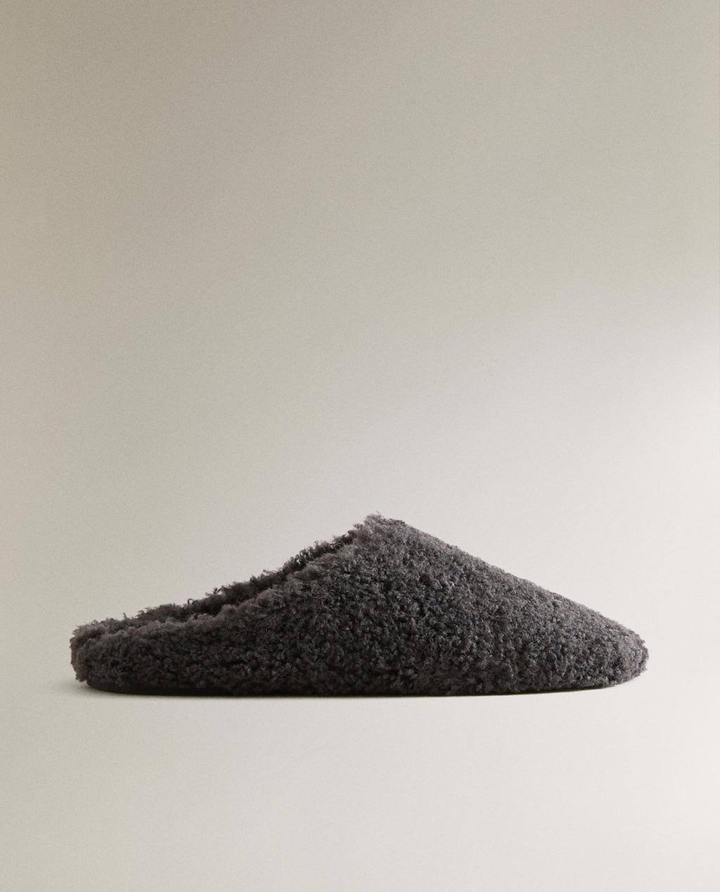 PANTOFFELN IN LAMMFELL-OPTIK