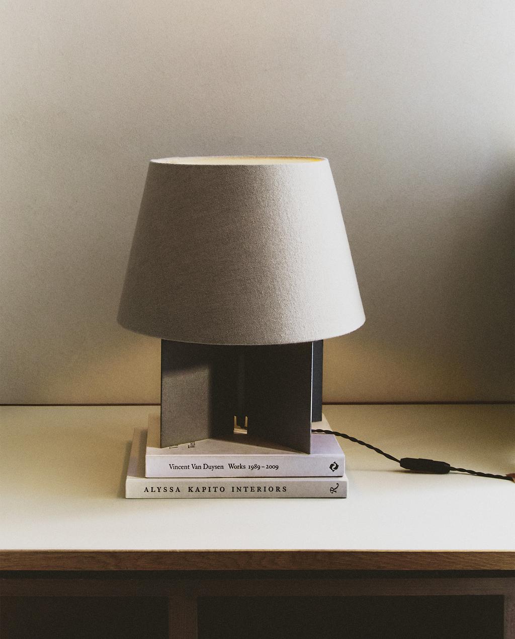 TABLE LAMP 01