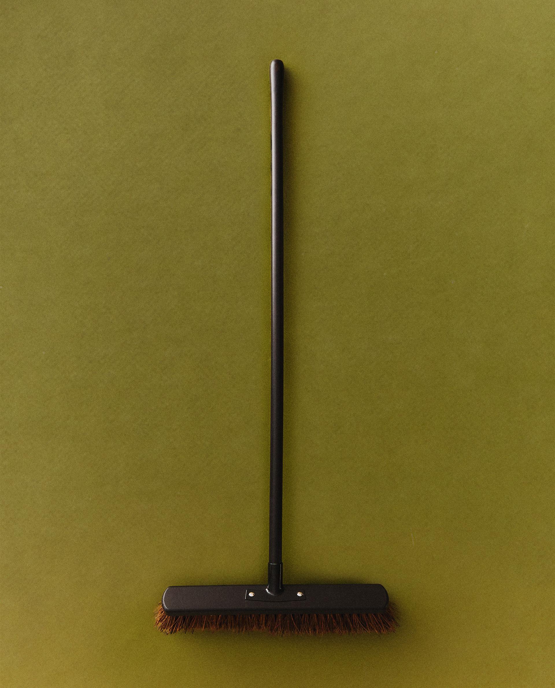 Holzbesen – Griffgröße 102 Mm (10,2 Cm) – Robuster Hausmeisterbesen Für Reinigung & Hygiene