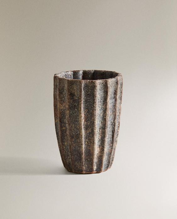 TANDBORSTGLAS I TERRAKOTTA MED RELIEFDESIGN