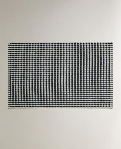 TEXTURED WAFFLE BATH MAT