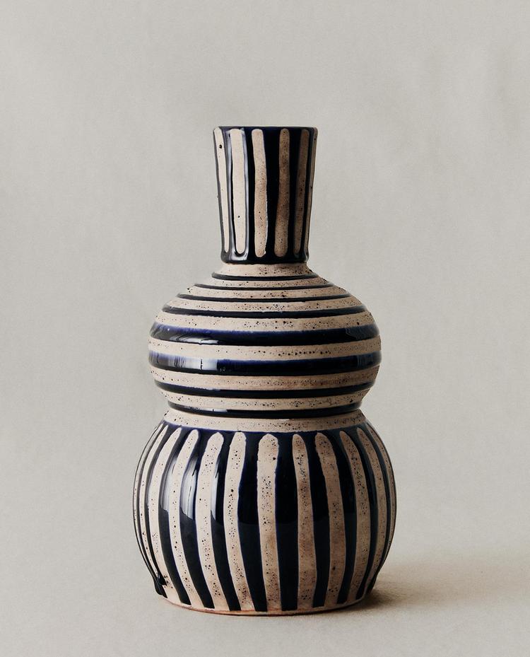 DECORATIVE HULU-SHAPED CERAMIC VASE