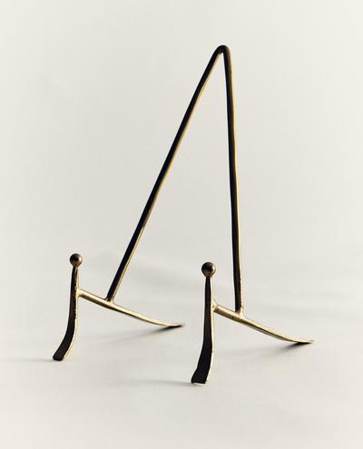 GOLDEN METAL DISPLAY STAND