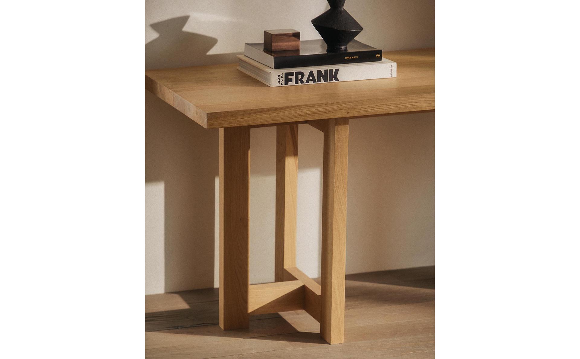 DESK 01
