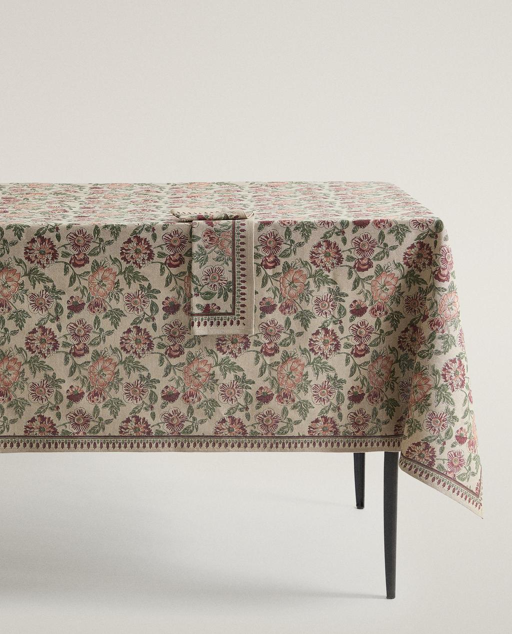 BAUMWOLL-TISCHDECKE MIT BLUMENPRINT