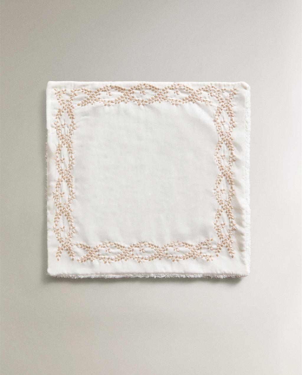 PACK OF GUEST TOWELS WITH PLANT EMBROIDERY (PACK OF 2)