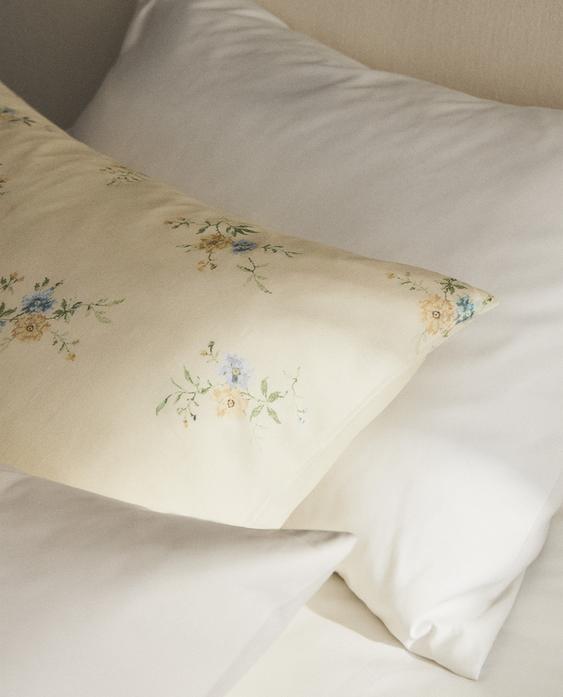 Kopfkissenbezug aus Satin mit Blumen
