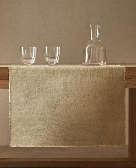 TABLE RUNNER 01