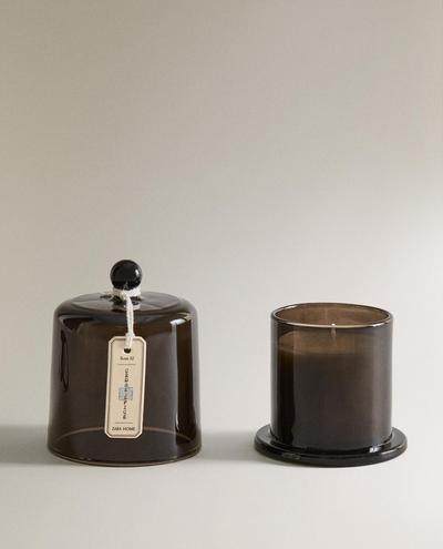 (140 G) CÈDRE ÉPICÉ SCENTED CANDLE