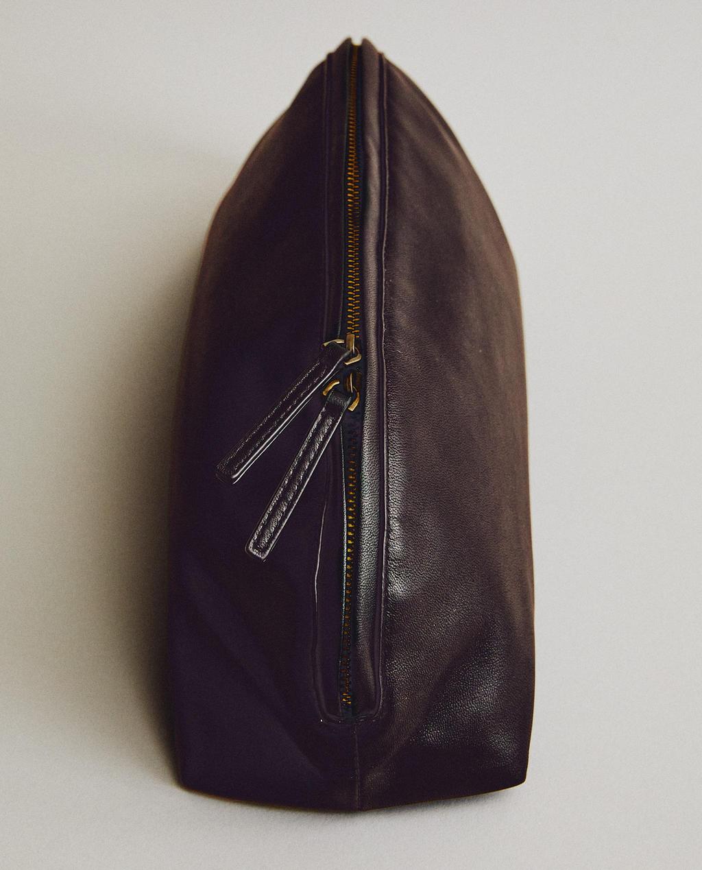 LARGE LEATHER HALF-MOON WASH BAG