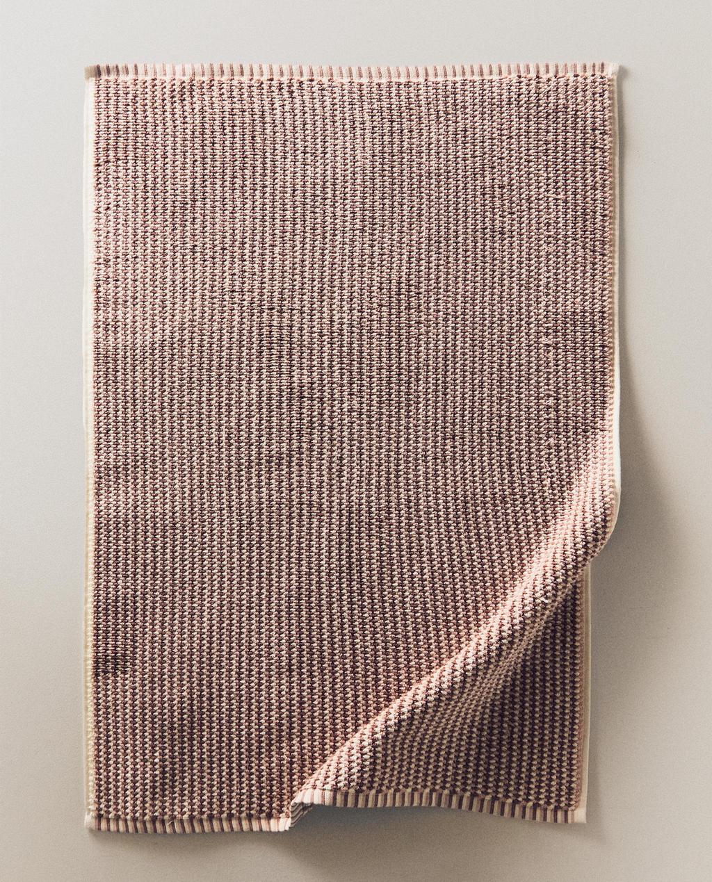 TEXTURED COTTON BATH MAT