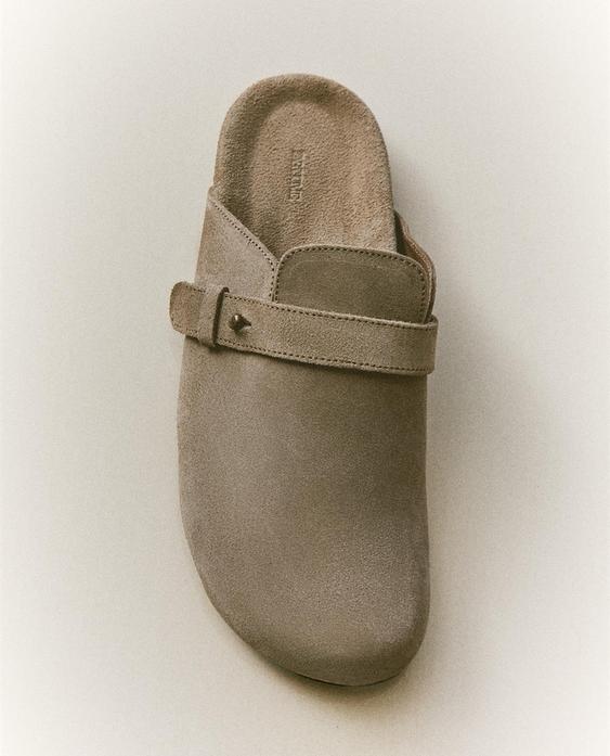 LEATHER CLOGS WITH BUTTON STUD DETAIL